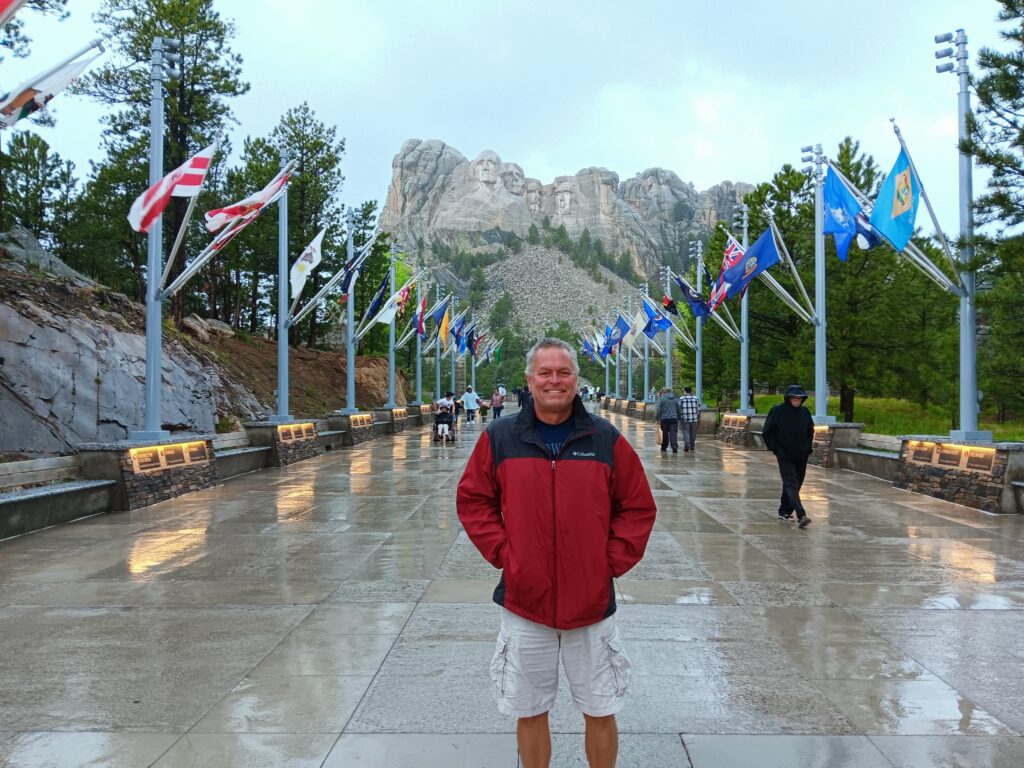 Steve in front of Mount Rushmore